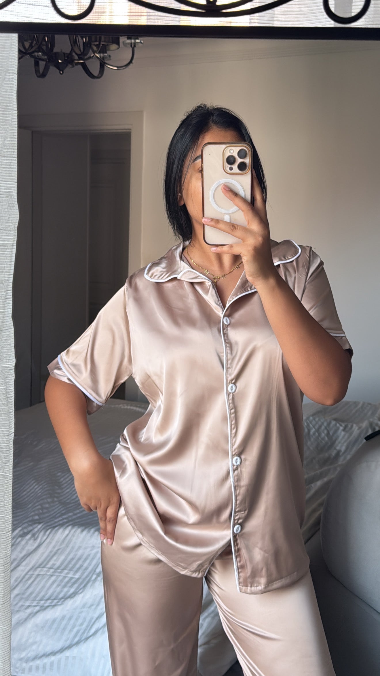 Royal Satin 004 - Biege